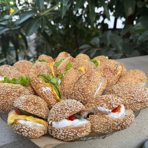 כריכונים בלחמניות בייגלה ירושלמי (ביס)